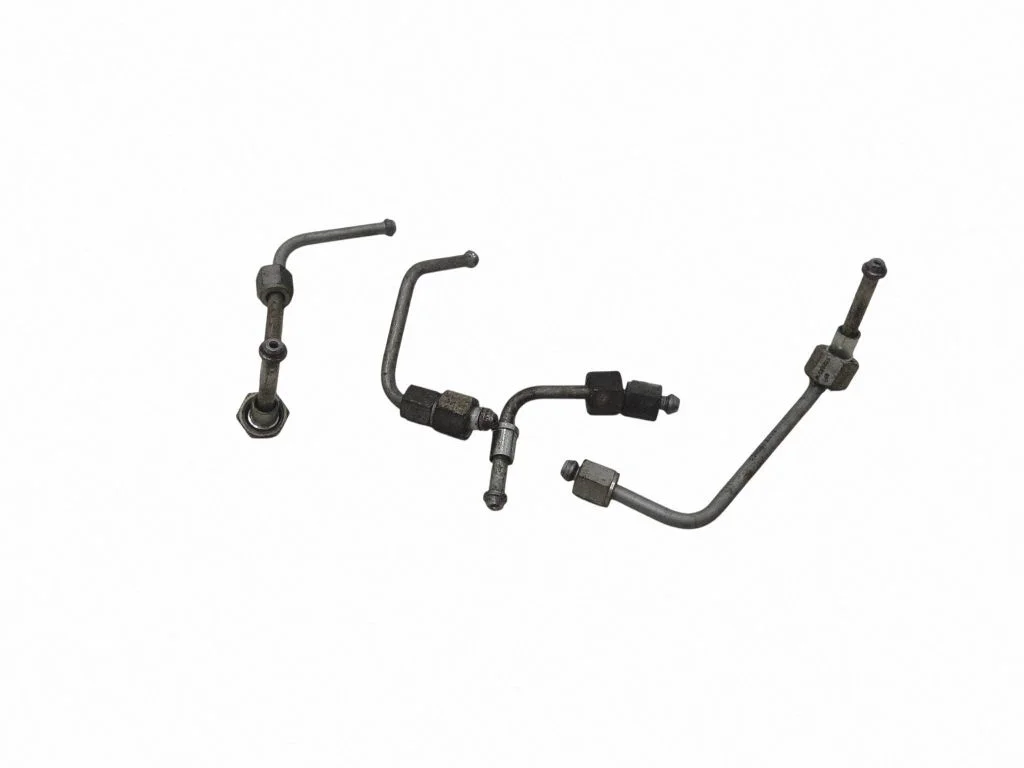 Fuel injector supply line/pipe – front