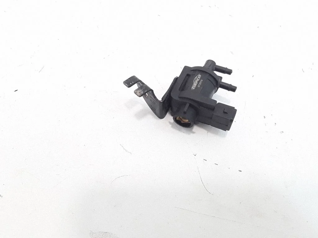 Vacuum valve 038131529H