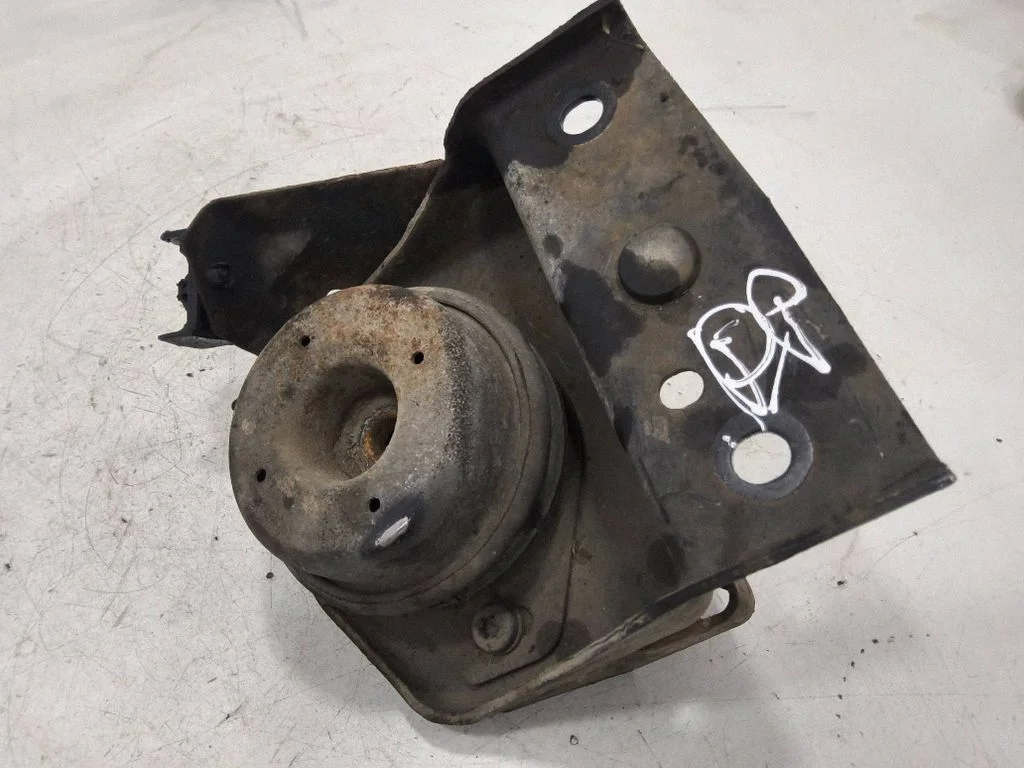 Engine mount bracket – front left