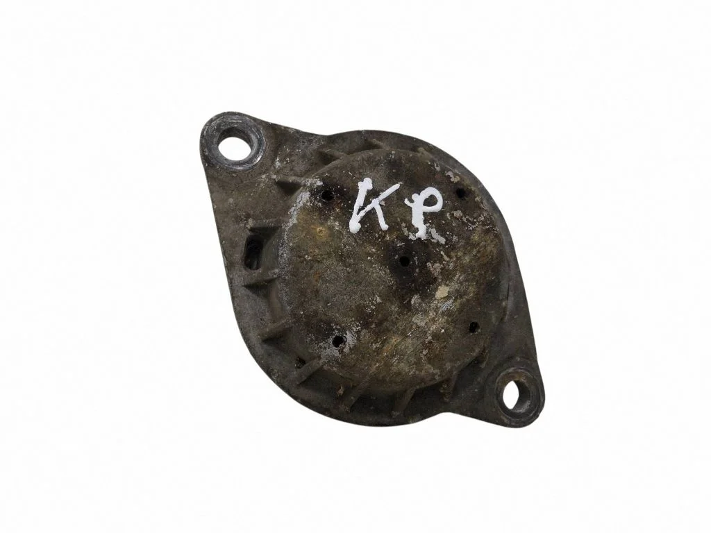 Dzinēja spilvens – priekšējā kreisā