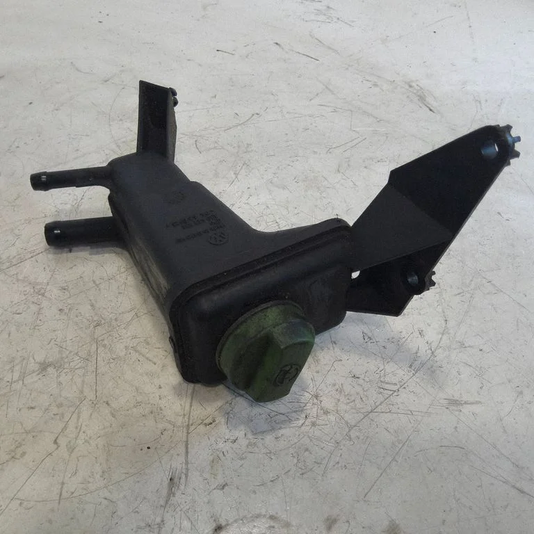 Power steering fluid tank/reservoir 3B0422371
