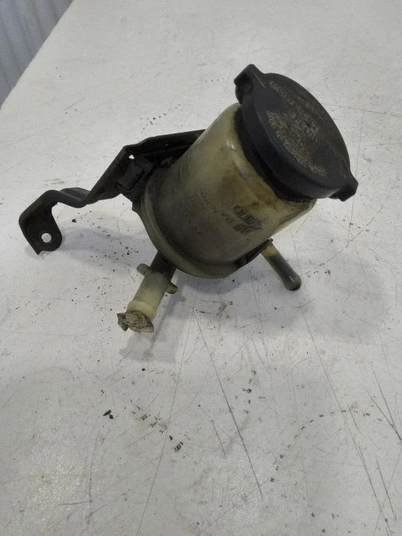 Power steering fluid tank/reservoir – front