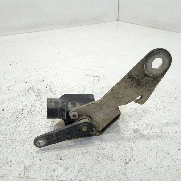 Headlight/headlamp level sensor 6784694