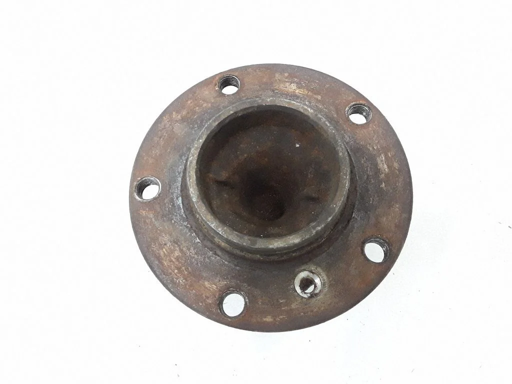 Front wheel hub