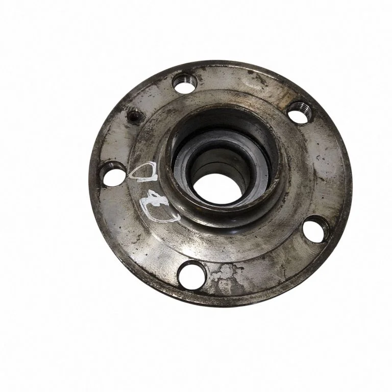 Rear wheel hub – rear right