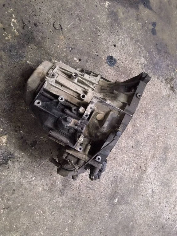 Mechaninė 5 pavarų dėžė