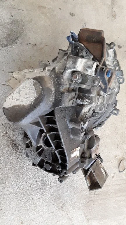 Mechaninė 5 pavarų dėžė