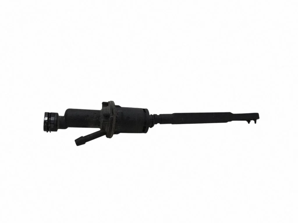 Clutch slave cylinder – front