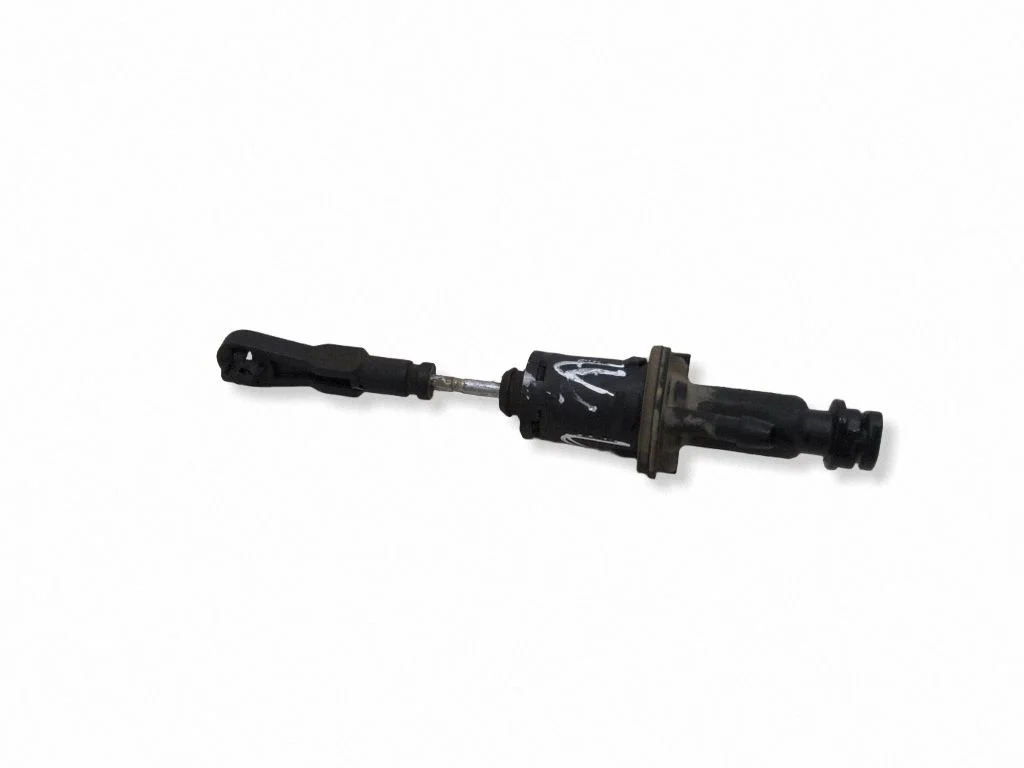 Clutch slave cylinder – front