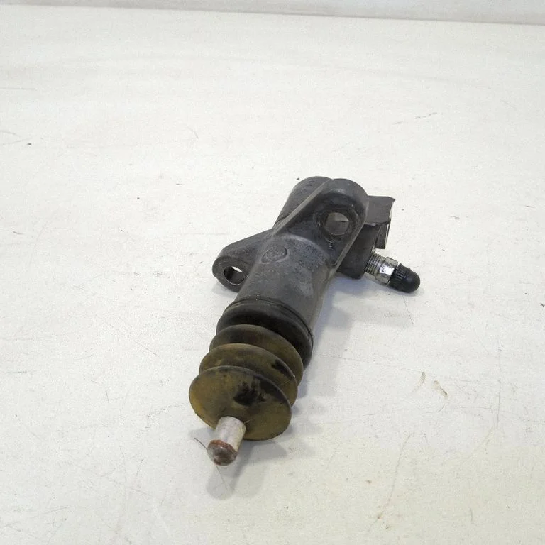 Clutch master cylinder – Volvo S40, V40 (1995-2004)