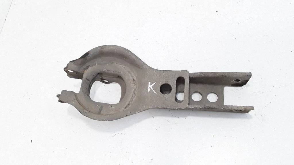 Rear upper control arm/wishbone – rear left