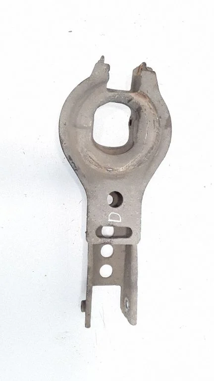 Rear upper control arm/wishbone – rear right