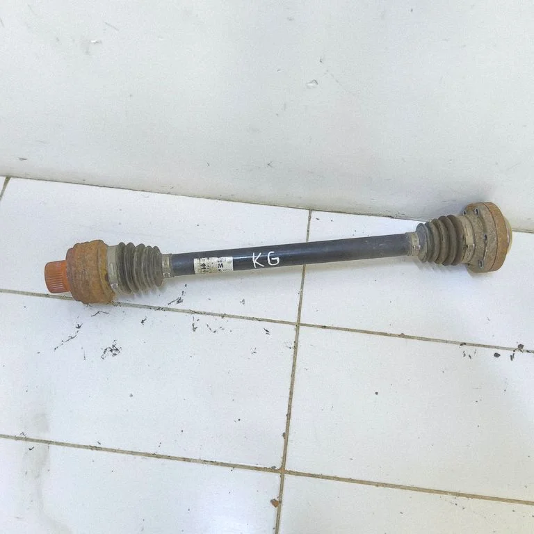 Rear driveshaft – rear left