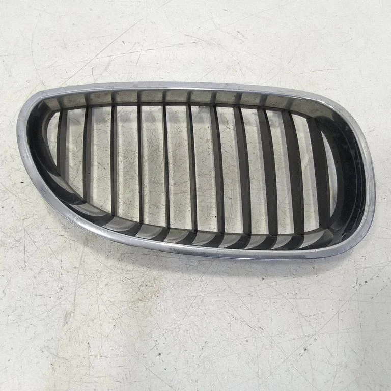Front bumper upper radiator grill 51137065701