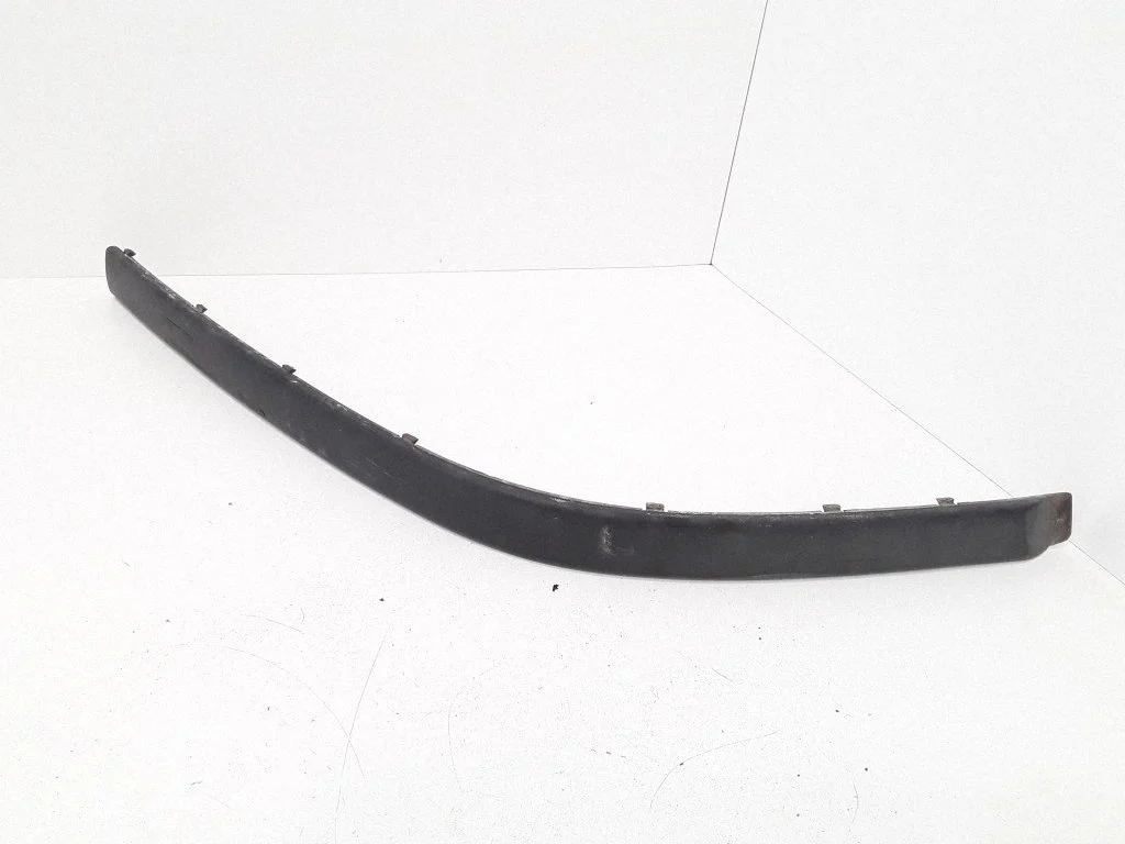Front bumper splitter molding 8159352