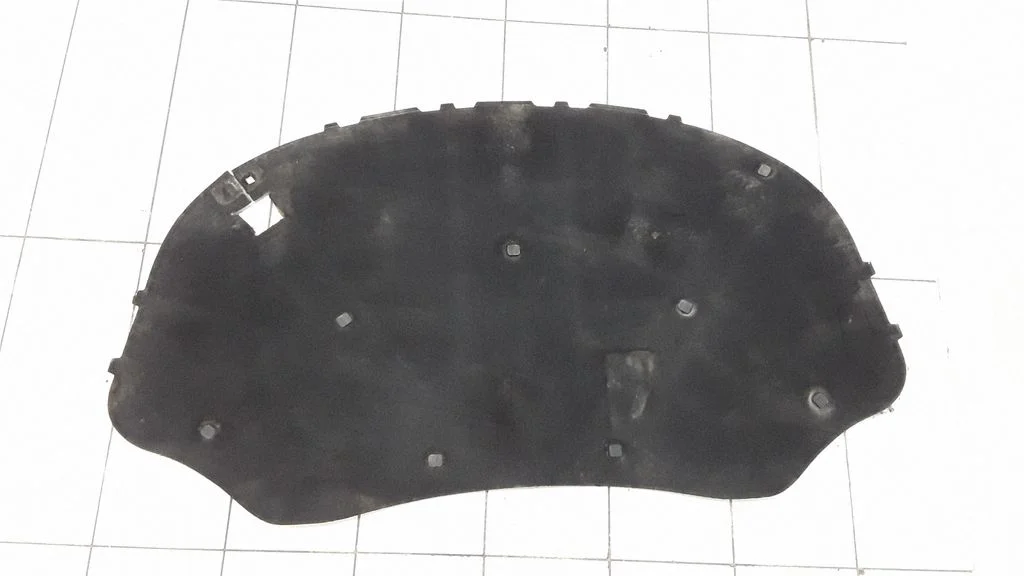 Engine bonnet/hood sound/heat insulation – front