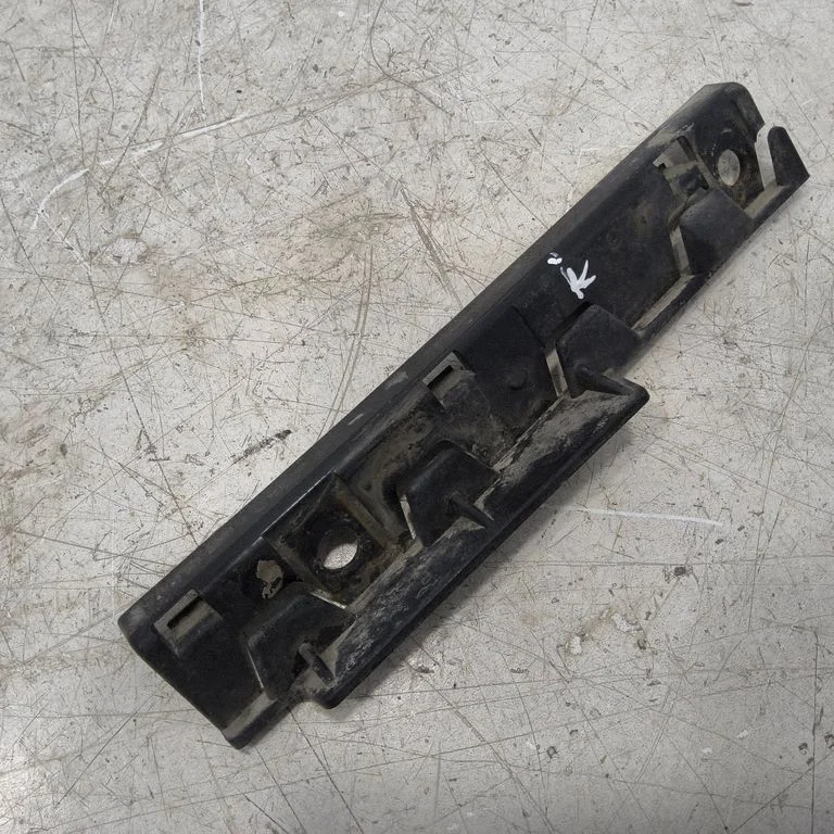 Fender mounting bracket 51777066227