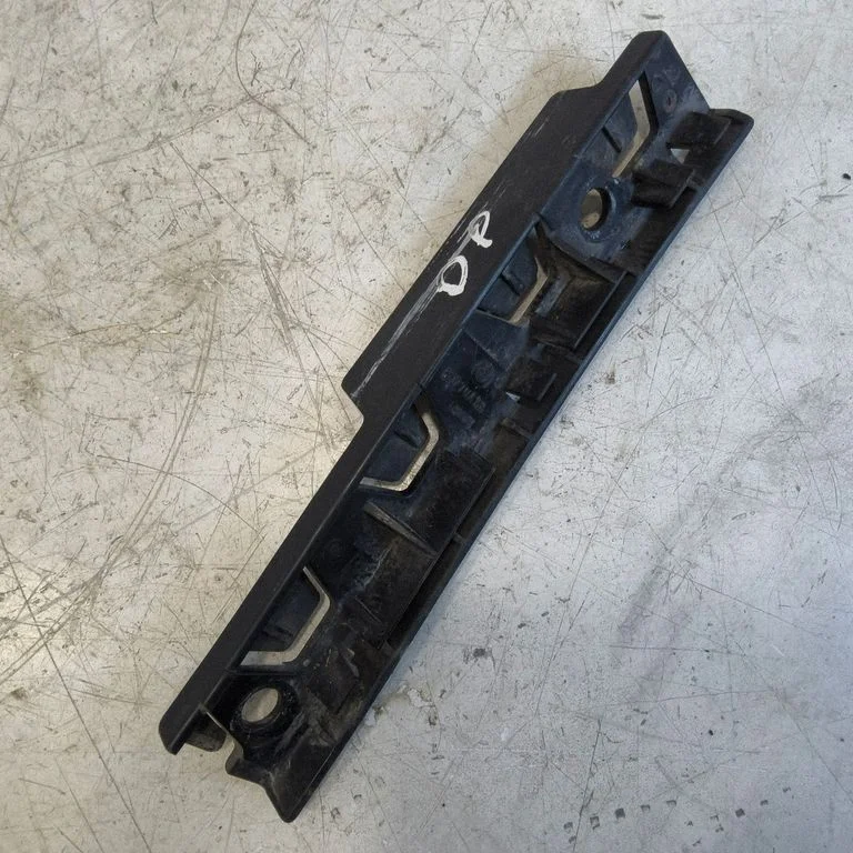 Fender mounting bracket 51777066228