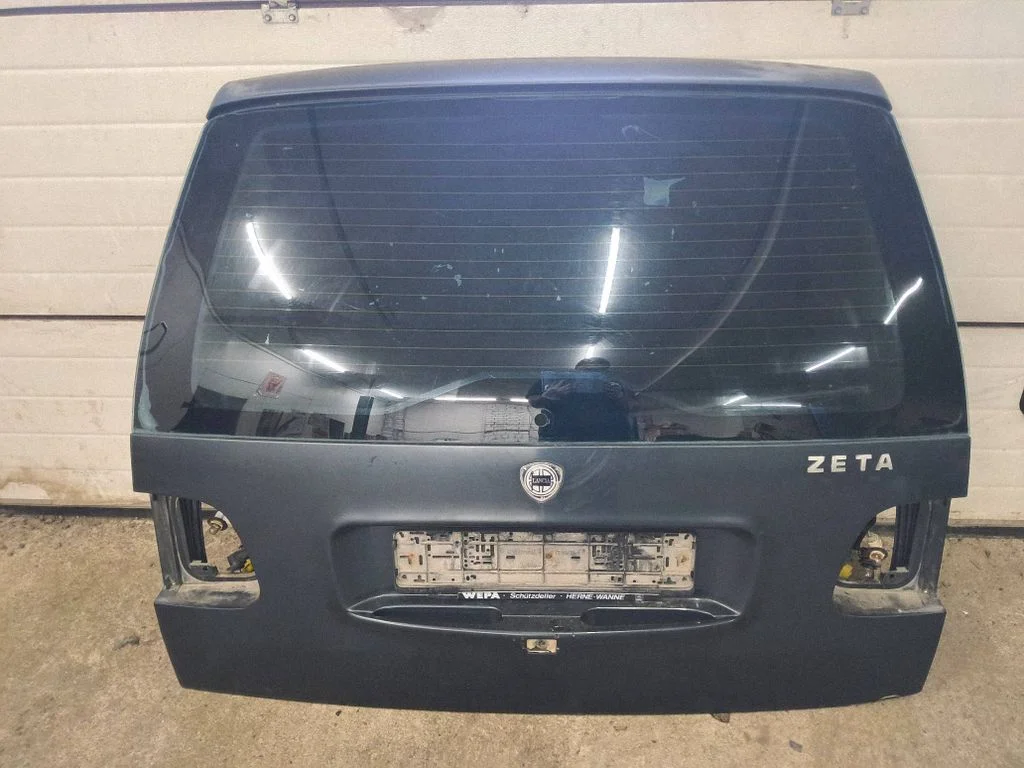 Tailgate/trunk/boot lid – rear