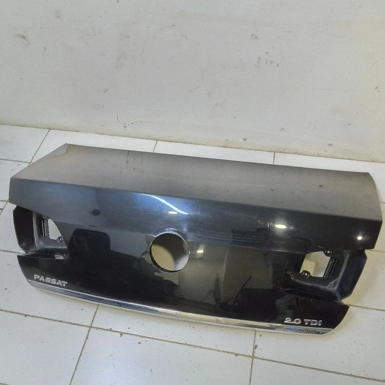 Tailgate/trunk/boot lid – rear