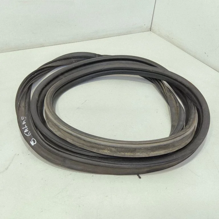 Loading door rubber seal (on body) – rear
