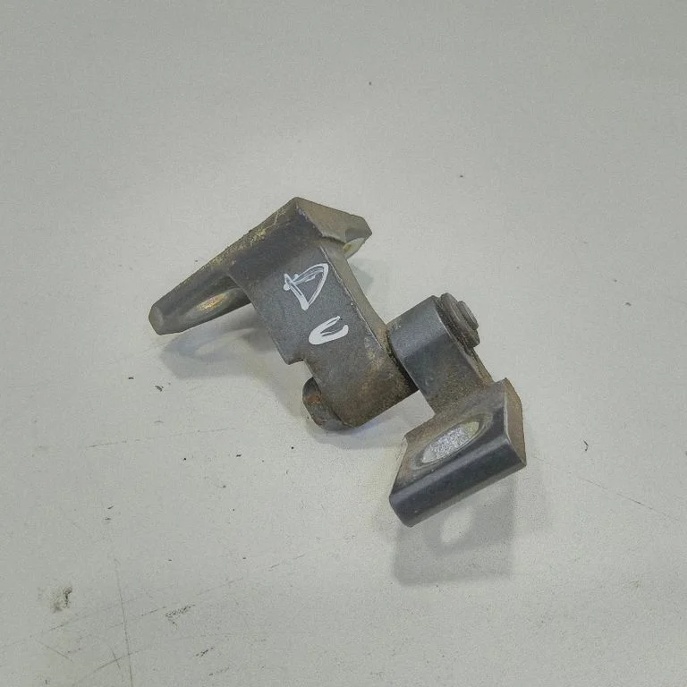 Front door upper hinge – front right