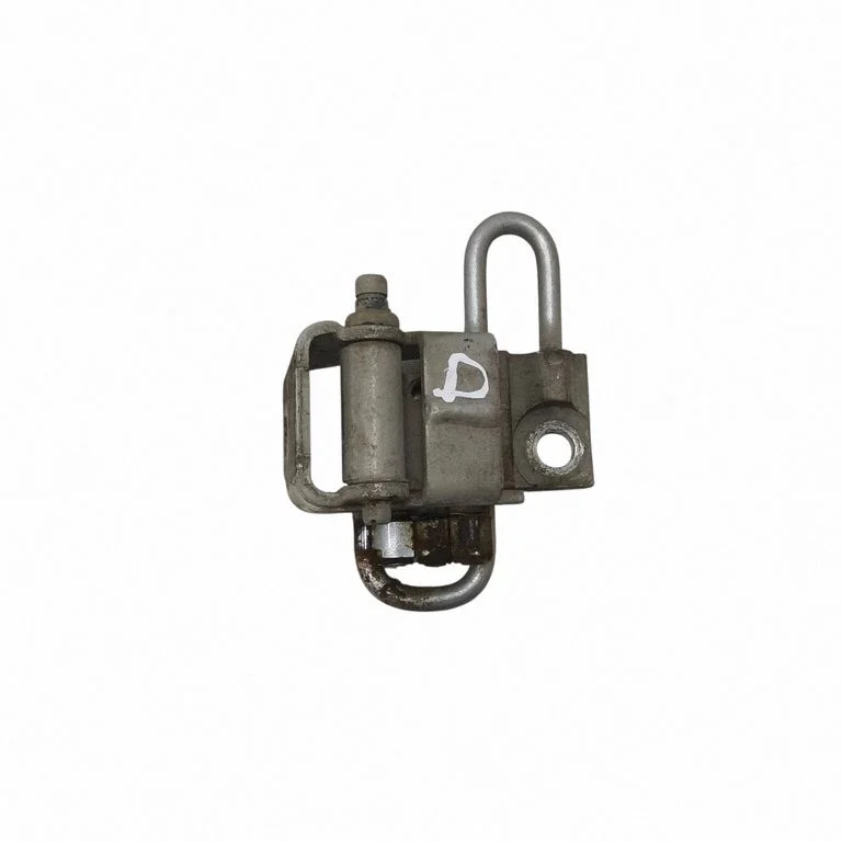 Front door lower hinge – front right