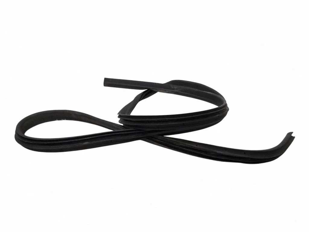 Esiukse tihend (kere pool) – eesmine vasak