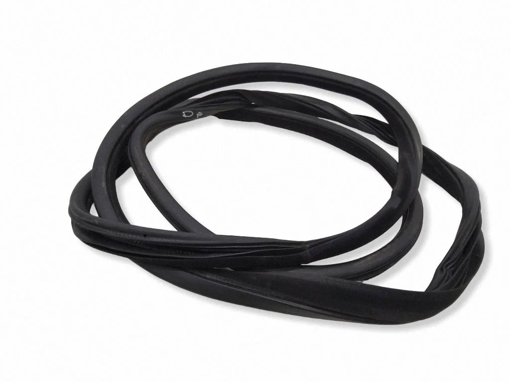 Front door rubber seal – front right