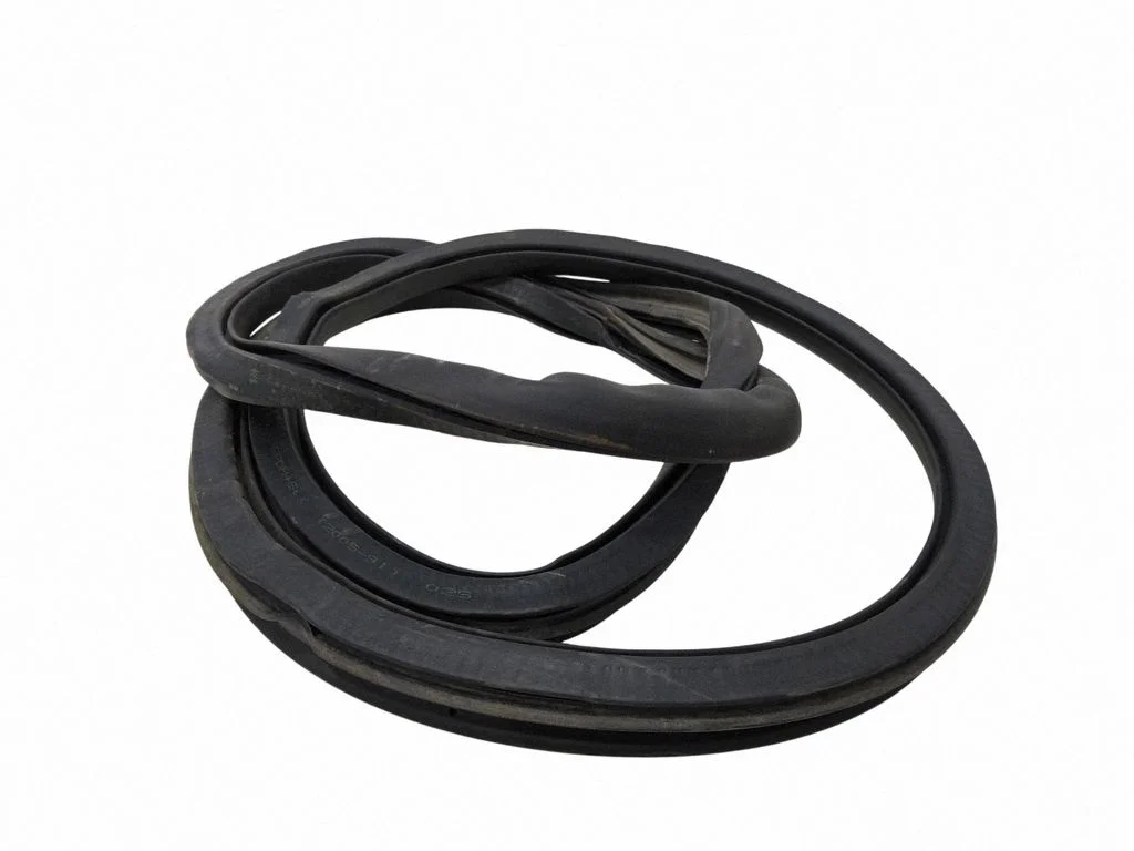 Front door rubber seal – front right