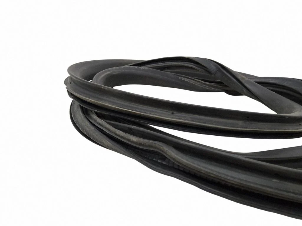 Front door rubber seal – front left