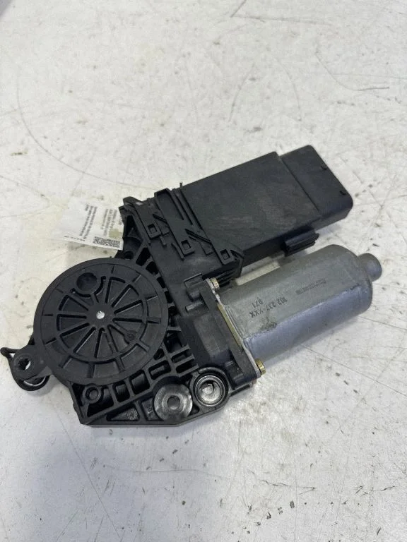 Priekšējā loga pacēlāja motoriņš 1J4837755E