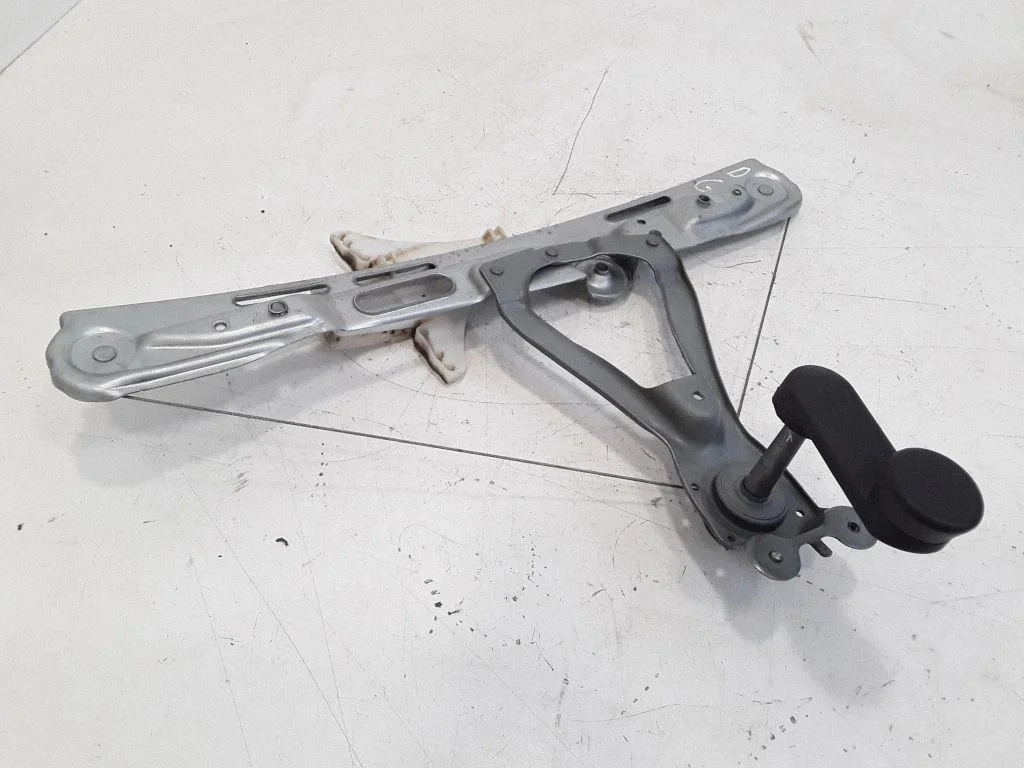 Mechaninis galinio lango pakėlimo mechanizmas