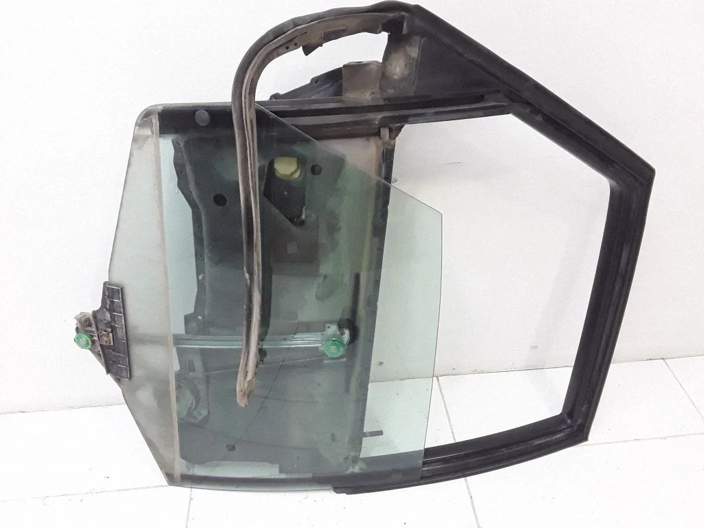 Mechaninis galinio lango pakėlimo mechanizmas
