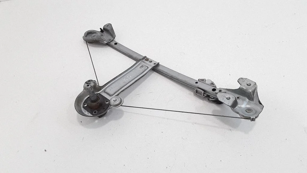 Mechaninis galinio lango pakėlimo mechanizmas
