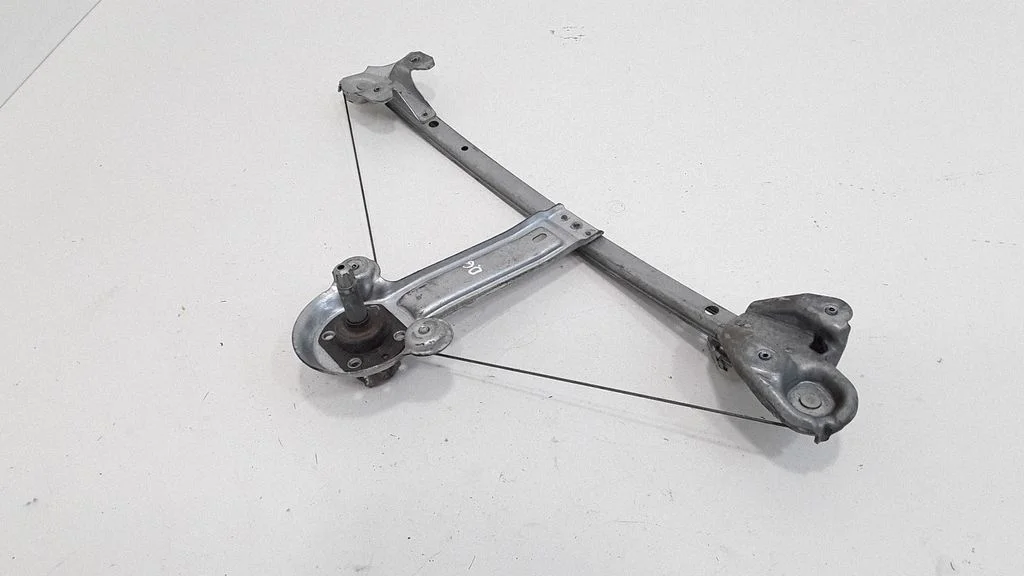 Mechaninis galinio lango pakėlimo mechanizmas