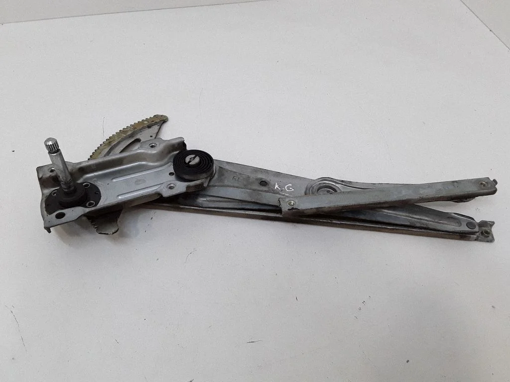 Mechaninis galinio lango pakėlimo mechanizmas