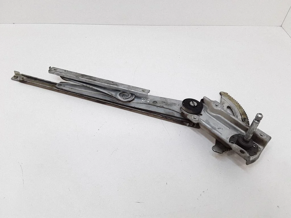 Mechaninis galinio lango pakėlimo mechanizmas