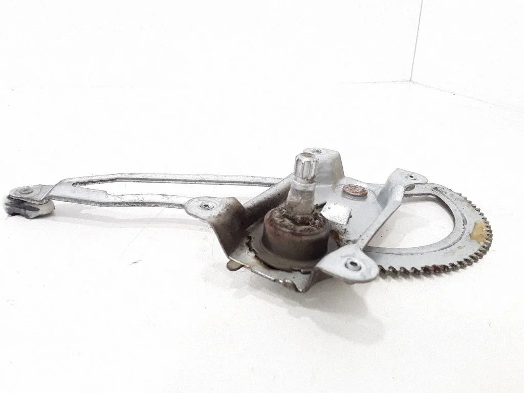 Mechaninis galinio lango pakėlimo mechanizmas