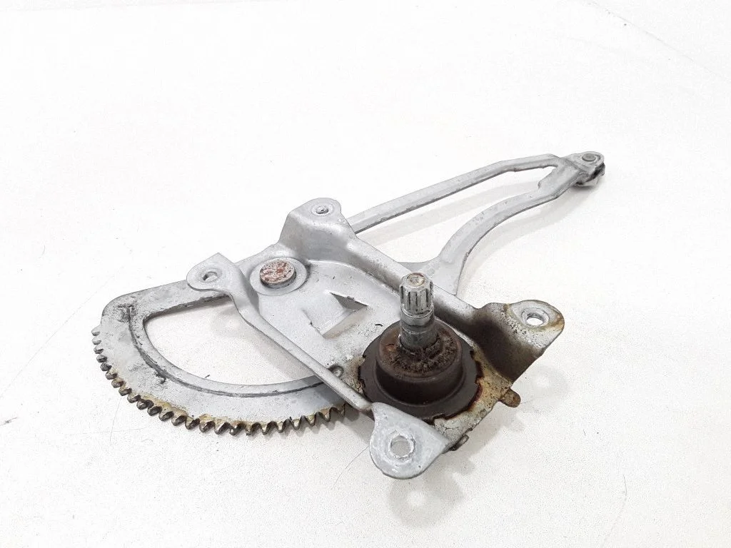 Mechaninis galinio lango pakėlimo mechanizmas