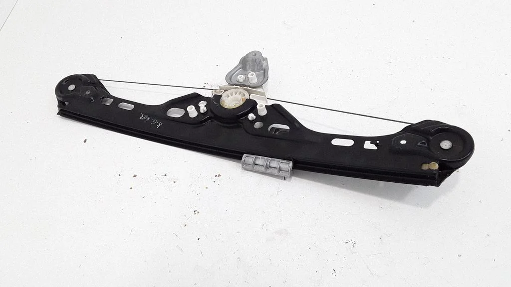Rear window lifting mechanism without motor – left