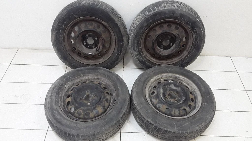 R14 plieninis štampuotas ratlankis (-iai)