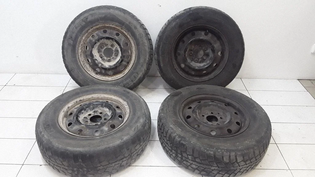 R15 plieninis štampuotas ratlankis (-iai)