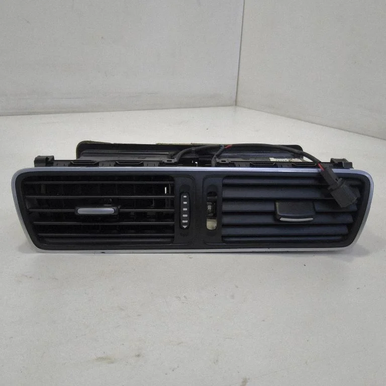 Dash center air vent grill S0911538J