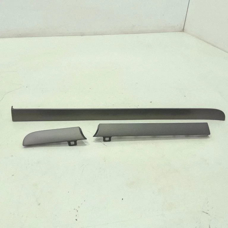 Dashboard glove box trim 1T1858415