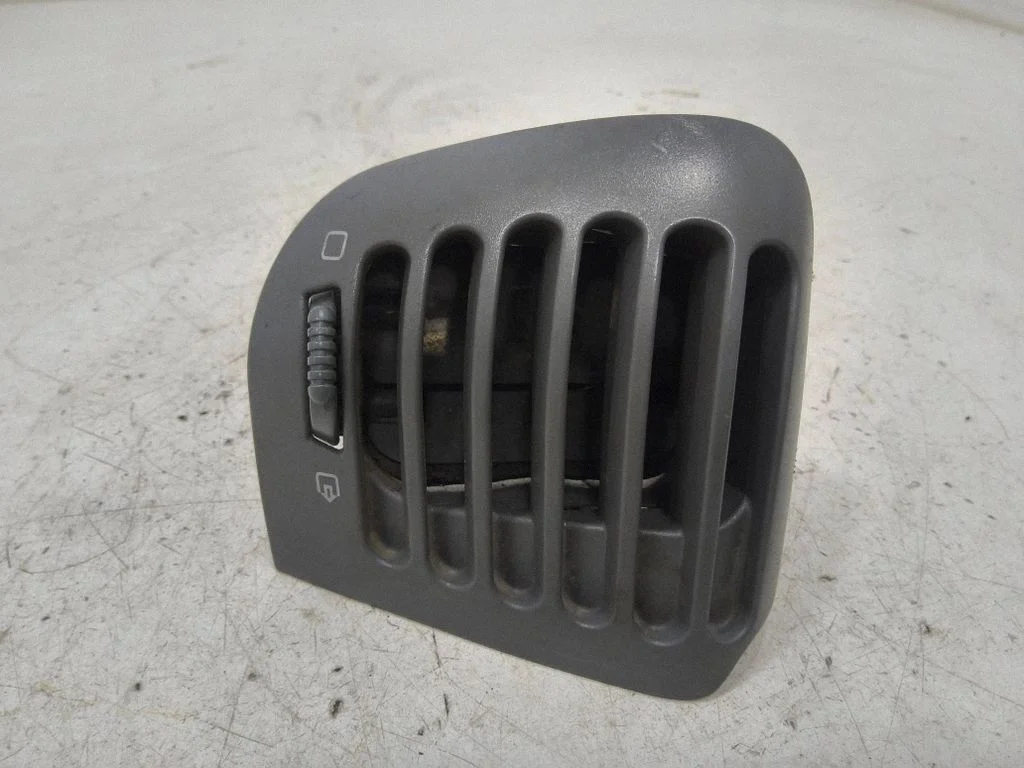 Dashboard side air vent grill/cover trim 1471017077