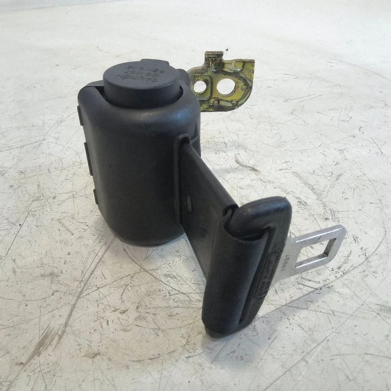 Middle seatbelt (rear)