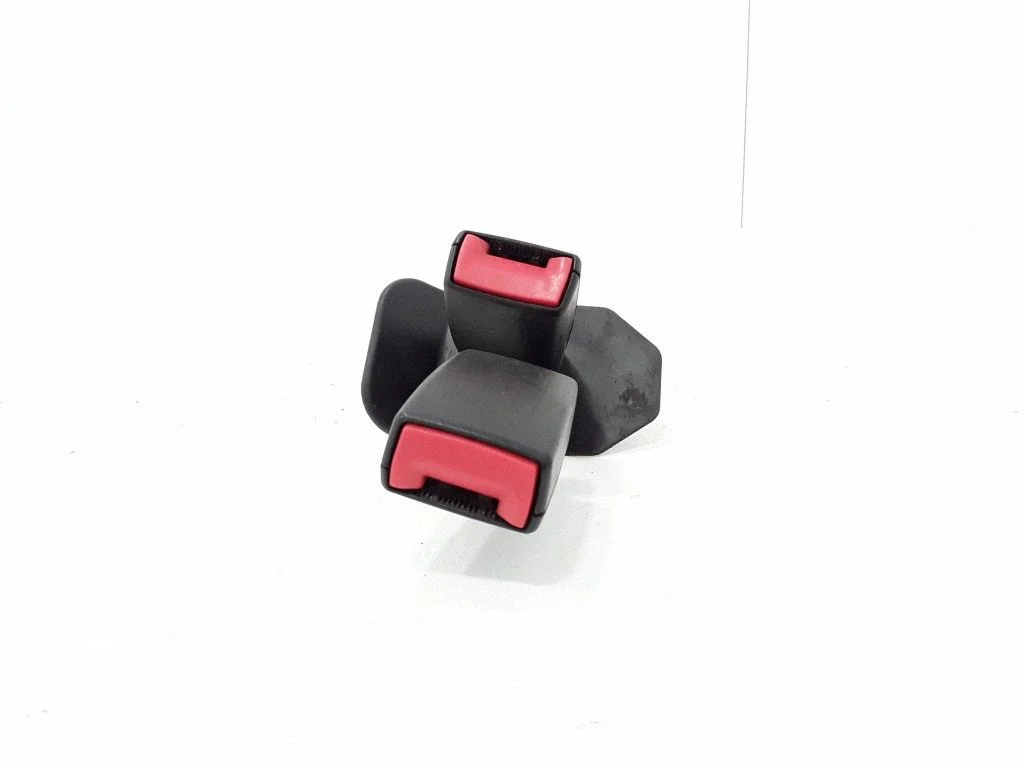 Middle seatbelt buckle (rear) 8E0857797