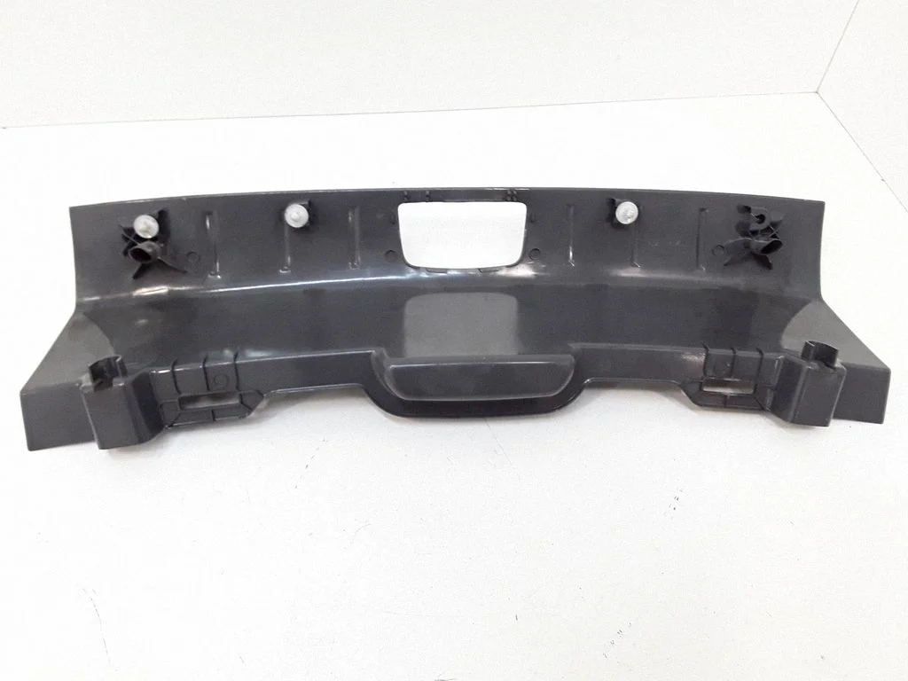 Trunk/boot sill cover protection