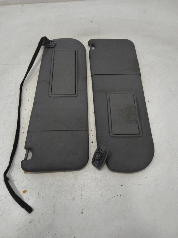 Sun visor – front